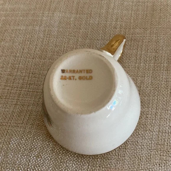 Vintage Manhattan Ware Vintage 22 KT Gold-Trimmed Porcelain Cup and Saucer Set - Picture 5 of 7